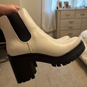 Nine West Chunky White Boots Size 8